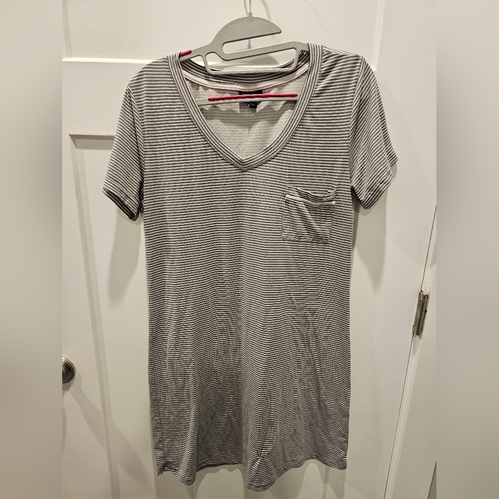 Tahari Women’s Small Striped Short Sleeve Dress Gray White V-Neck Stretch Casual